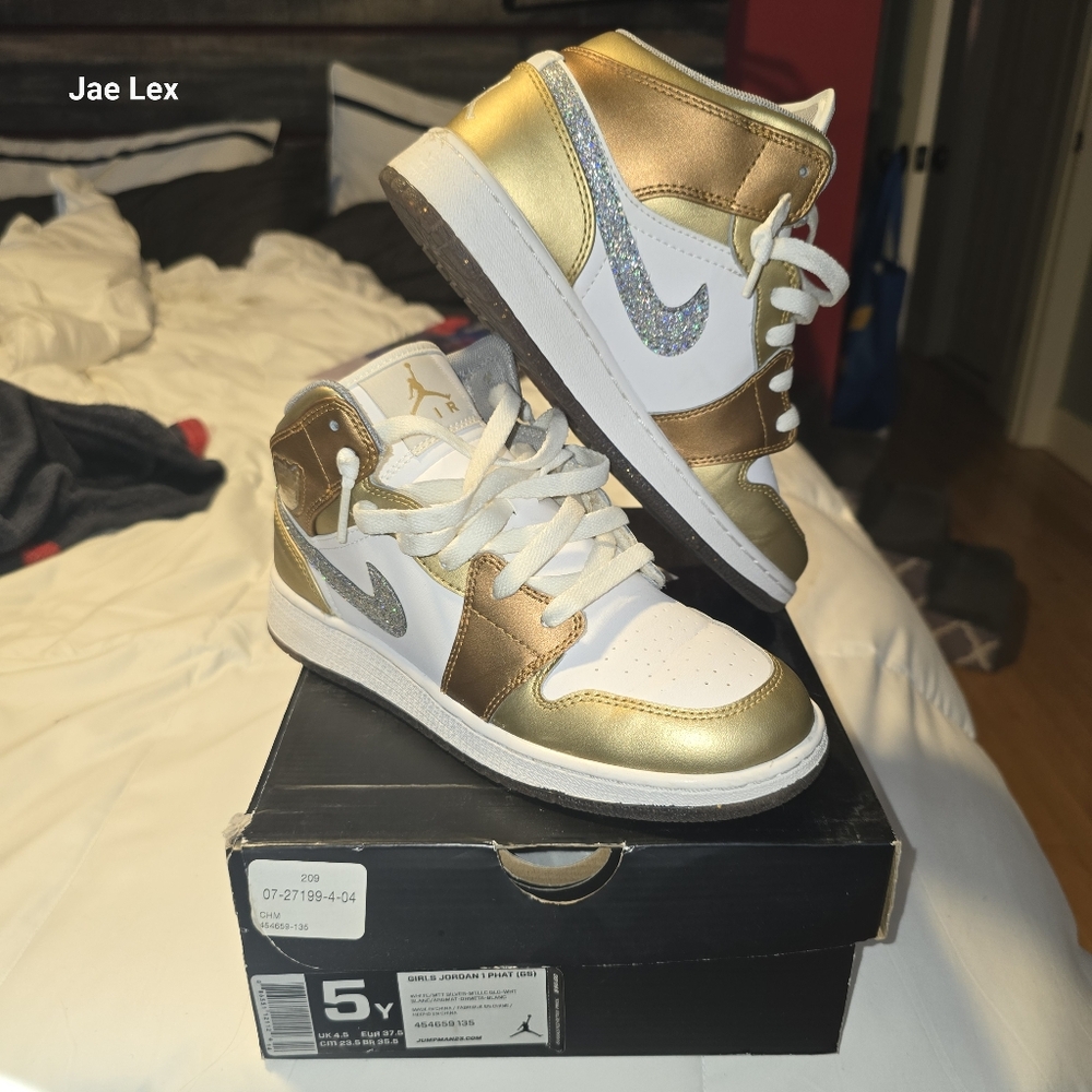 Big Girls Jordan 1 Mid